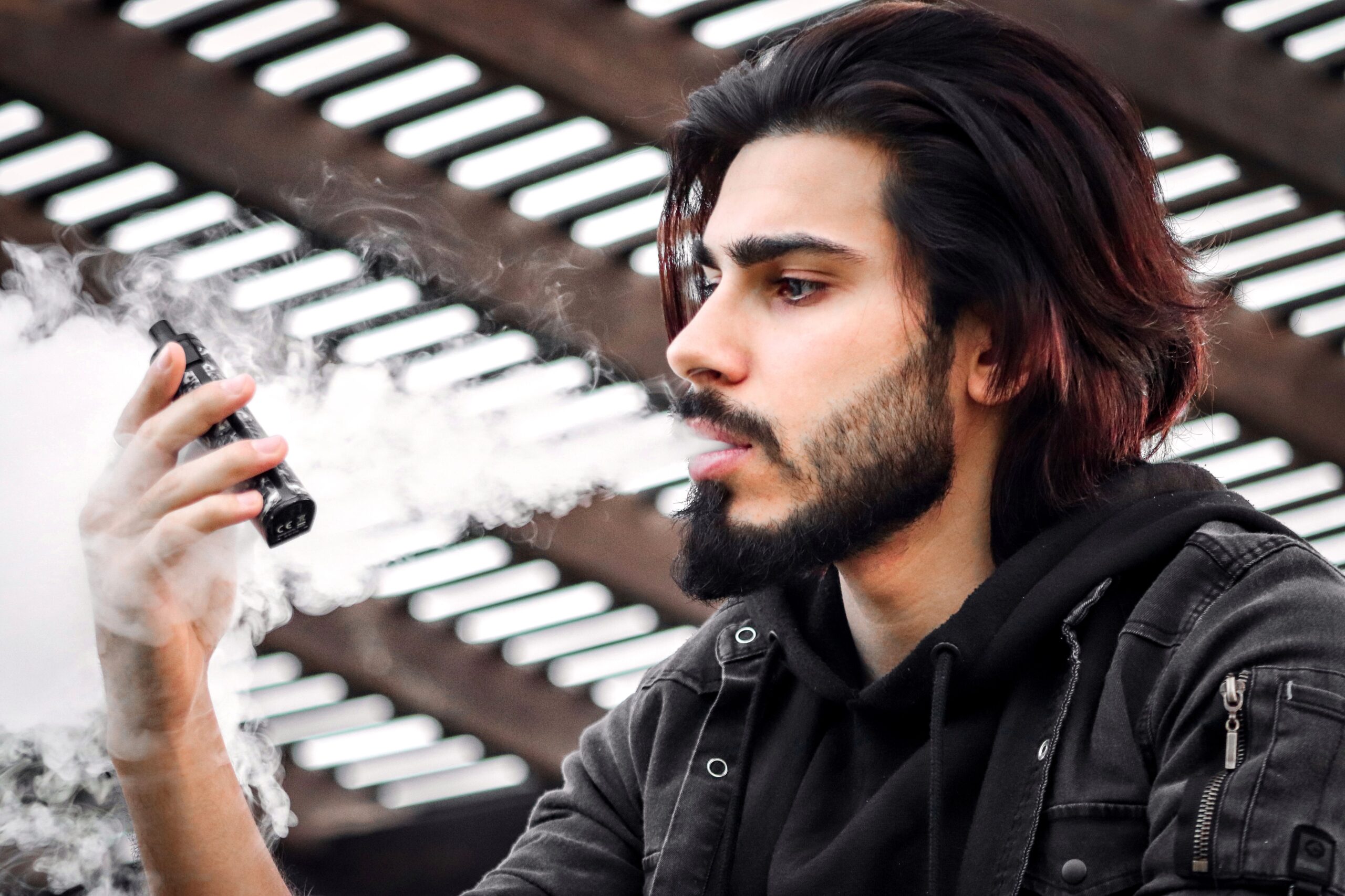 Rechargeable Disposable Vapes vs Traditional Disposable Vapes